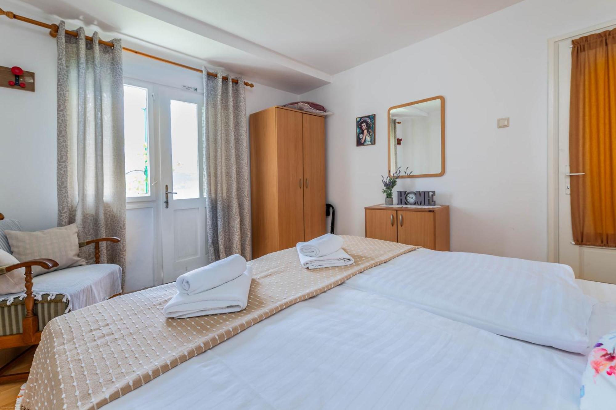 Apartments Katarina Башка Екстер'єр фото